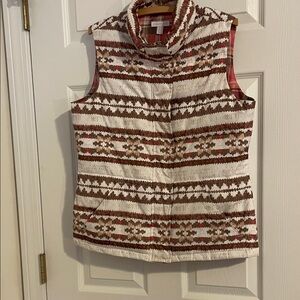 Charter Club fall/winter vest! Cheery pattern w/pockets. Zipper & snaps. Size M.